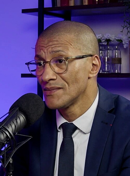 Portrait de Karim Bouamrane